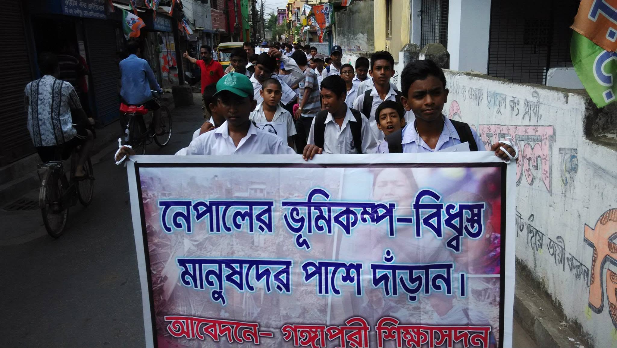 Students on a rally for Nepal earthquake relief